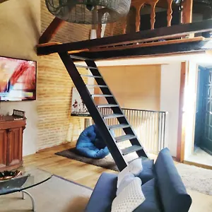 https://chez-fanny-le-loft-centre-historique-cahors-cathdrale.midi-pyreneeshotels.com